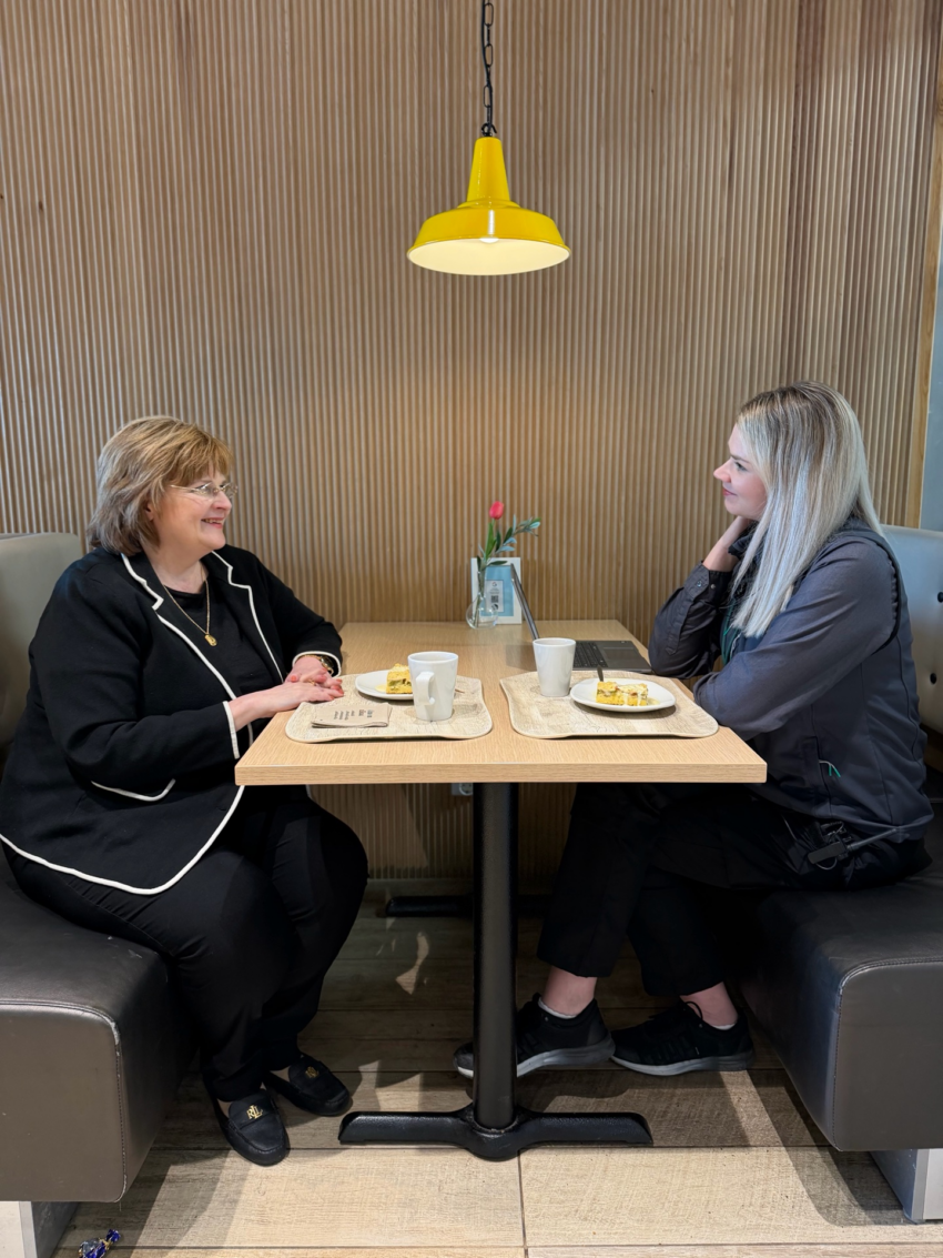 Ainokaisa Saarinen ja Susanna Sakala
