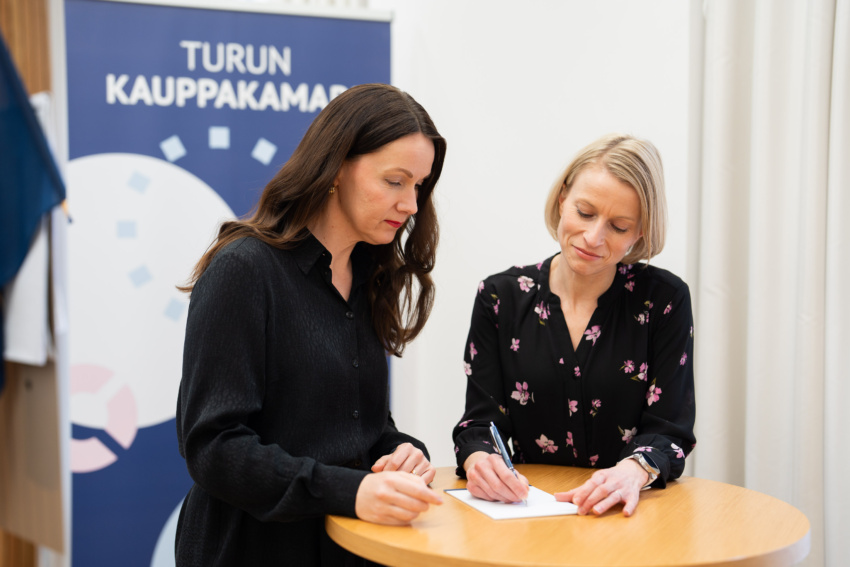 Krista Ahonen ja Satu Lindén. Kuvaaja Jere Satamo
